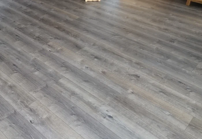 Referenzbild 1 von Holz-Wiegand in Würzburg zum Laminatboden LL 150 S Farmeiche dunkel