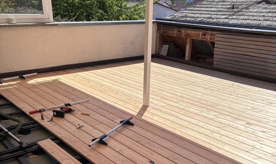 Projekt: Terrassendielen aus Kan. Lärche bei Holz-Wiegand in Würzburg Terrassendielen aus Kan. Laerche bei Holz-Wiegand in Würzburg
